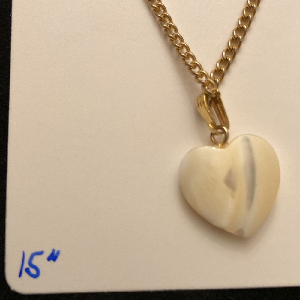 NWOT Mother-Of-Pearl Heart Pendant Necklace; Goldtone Chain; for small/<15” neck